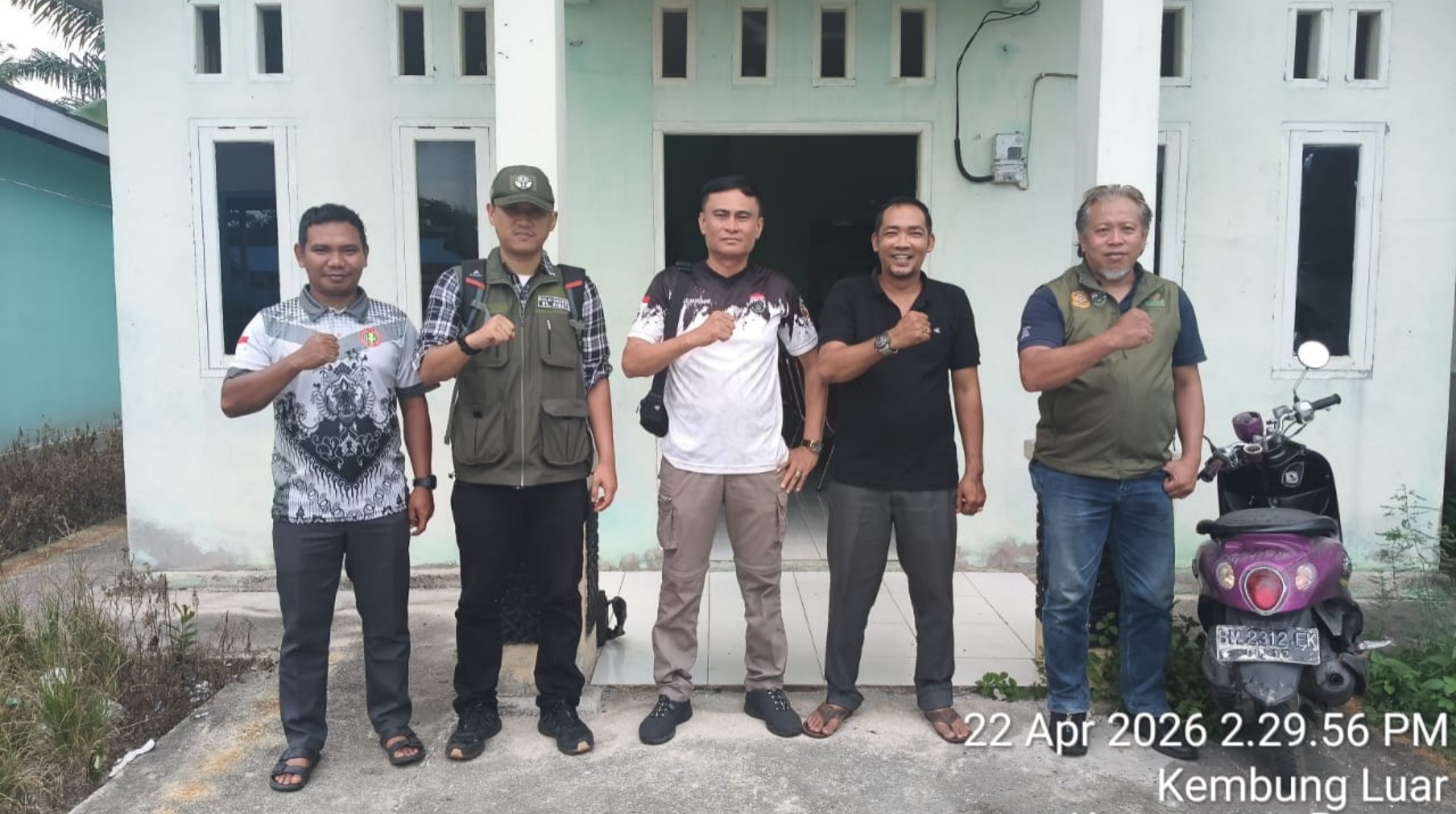 kunjungan dari kementerian kehutanan pusat perovinsi maggala agni dan dari gakum peropinsi dalam angenda kebakaran hutan dan lahan di desa kembung luar 