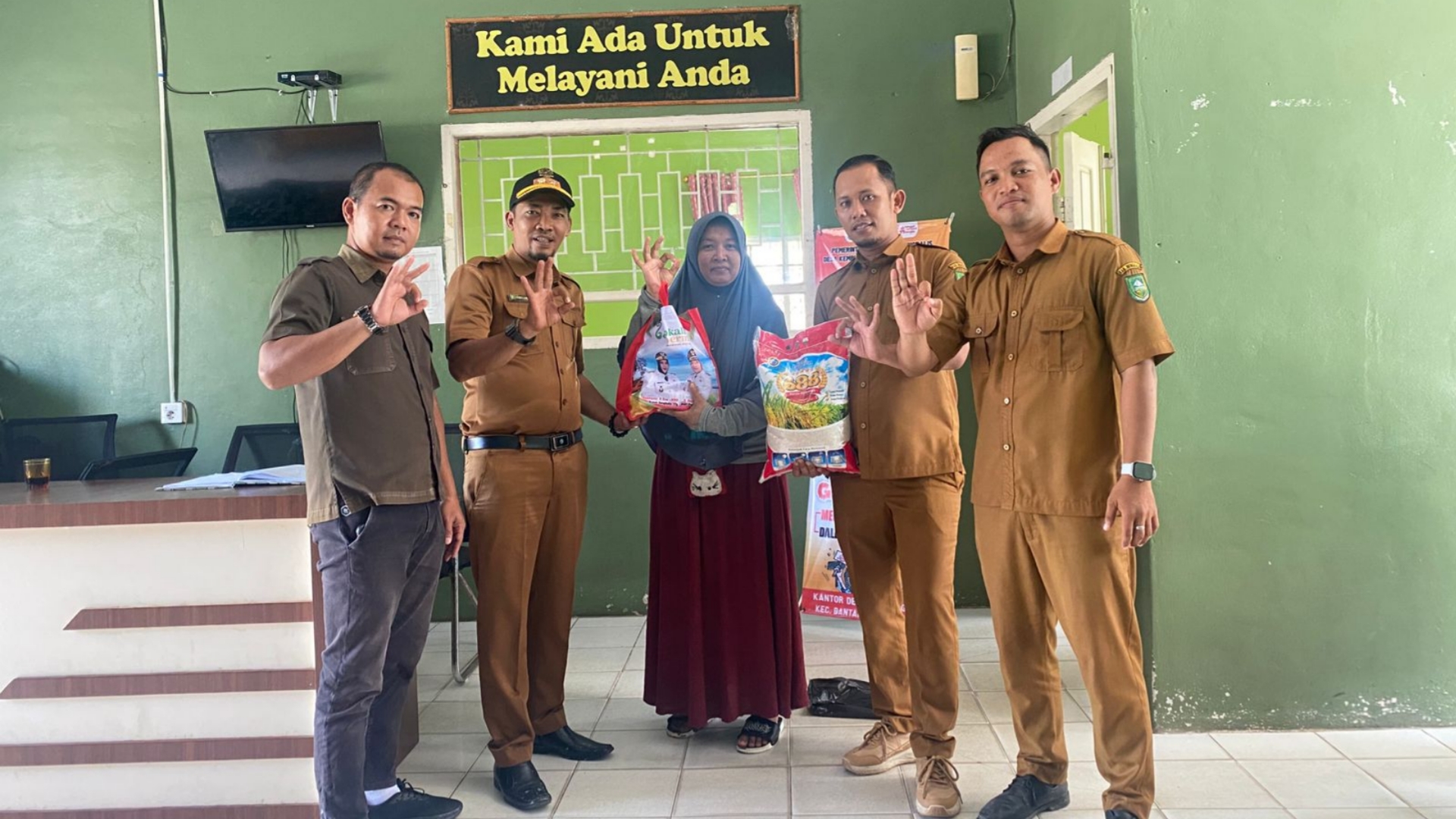 Bantuan Sembako Untuk Warga Desa Kembung Luar Dari Dana Bermasa tahun 2025