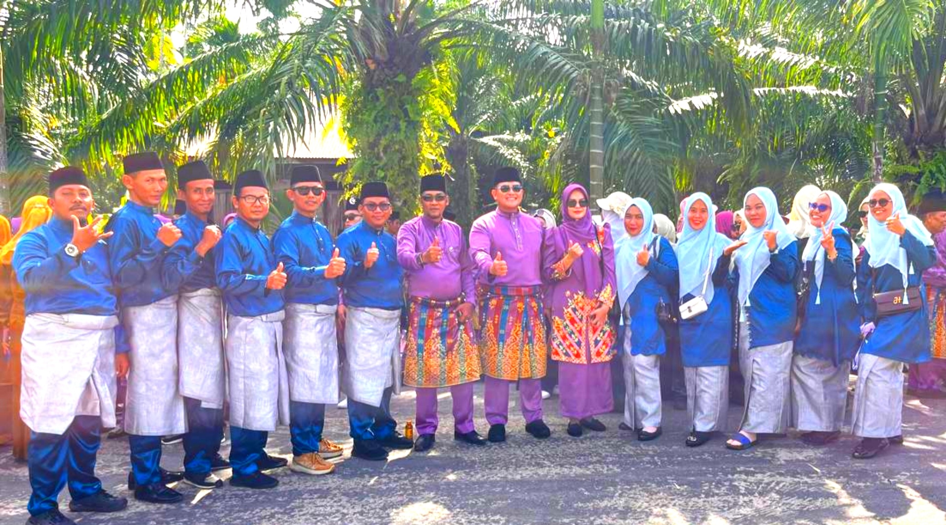 Pemdes Desa Kembung Luar Mengikuti Pawai MTQ Ke 50 Tingkat Kabupaten Bengkalis Kecamatan Bandar Laksmana hari sabtu, 13-12-2025