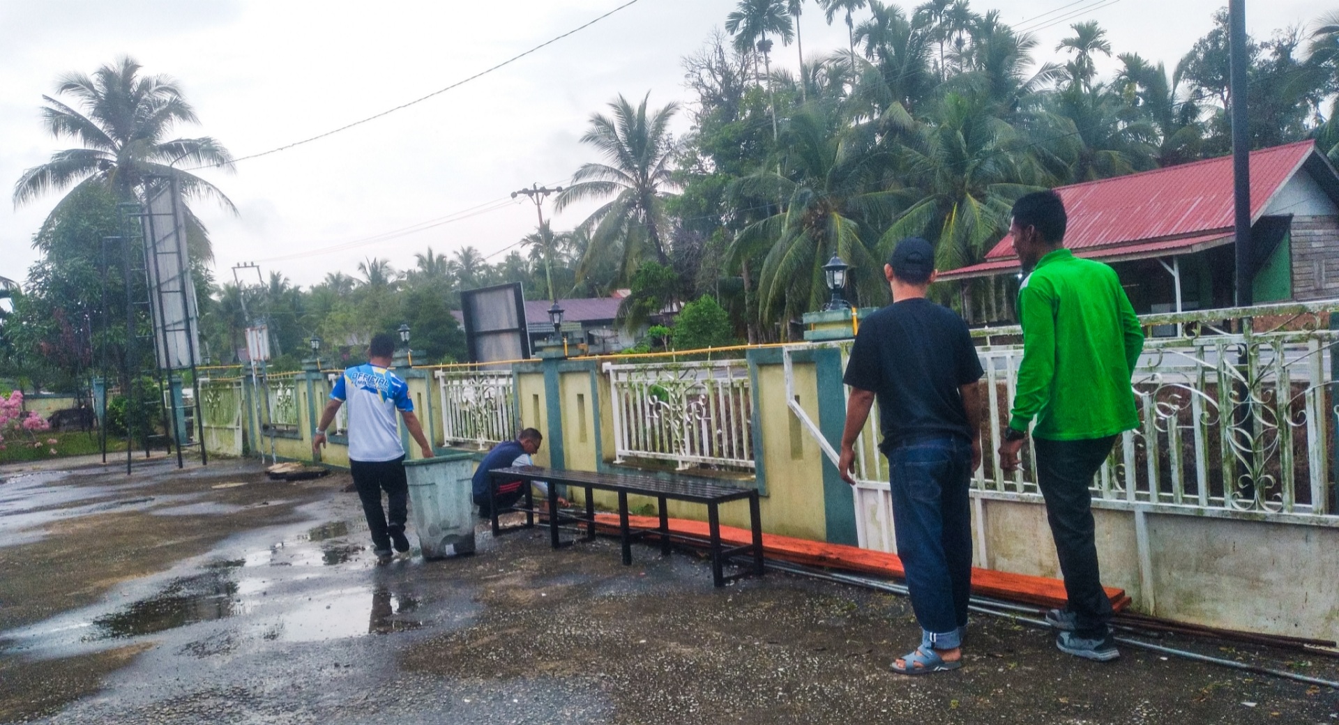 Gotong Royong Pemdes Desa Kembung Luar